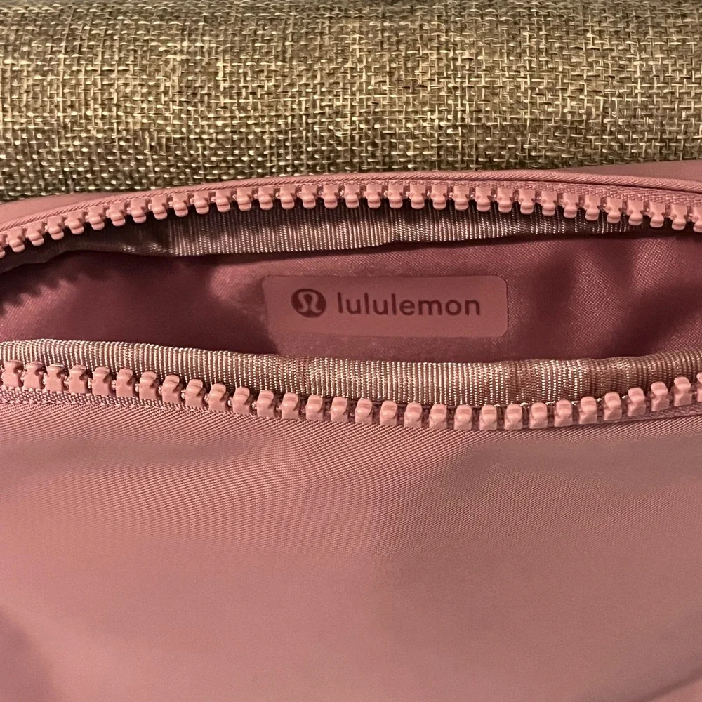 LULULEMON NWT AUTHENTIC EVERYWHERE WORDMARK 1L BELT BAG